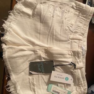 Studio Blue Flyn distressed frayed hem short NWT - size 8/29 white